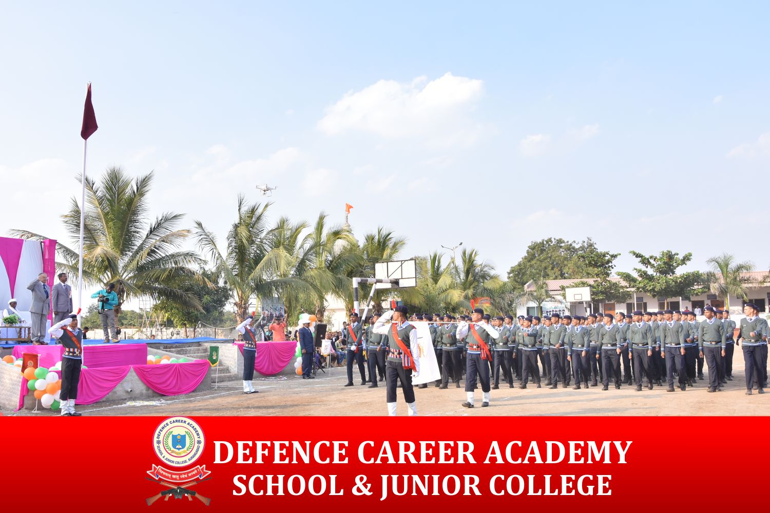 student-getting-awards-from-senior-army-top-10-CDS-coaching-centres-in-aurangabad
